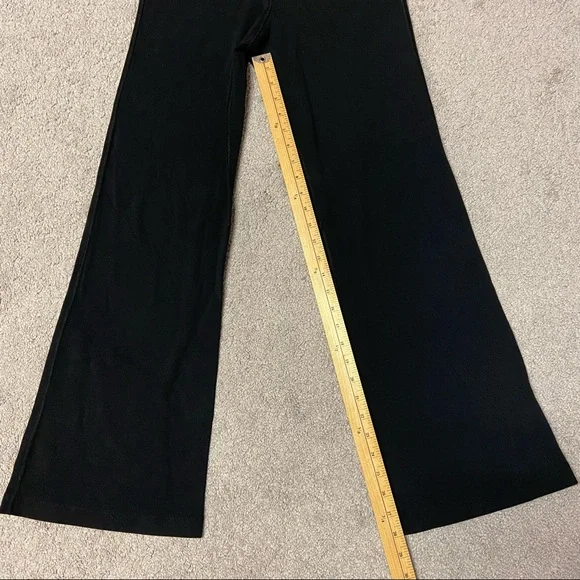 SOLD! LULULEMON Women’s Black Flare Yoga Pants Size 6 - Picture 8 of 8
